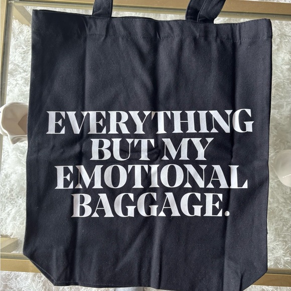 IL MAKIAGE foundation and tote bag - Picture 3 of 4